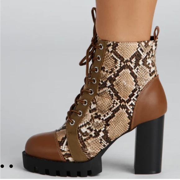 Women Shoes, caramel snake skin print - Picture 1 of 1